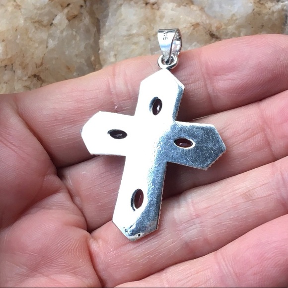 Garnet Bali filigree cross pendant - Picture 5 of 6